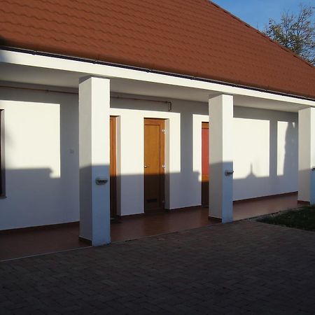Hotel Paks Panzio Extérieur photo